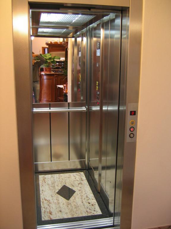 Esposito Hotel